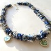 Delftsblauwe ketting met bloemenkralen en oud-Hollandse bedels