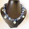 Delftsblauwe ketting met bloemenkralen en oud-Hollandse bedels