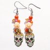 Halloween oorbellen met doodshoofdjes – vrolijke oranje en roze oorhangers