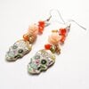 Halloween oorbellen met doodshoofdjes – vrolijke oranje en roze oorhangers