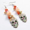 Halloween oorbellen met doodshoofdjes – vrolijke oranje en roze oorhangers
