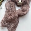 Handgebreide zijden mohair sjaal – taupe