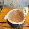 Handgemaakt keramisch zeepbakje met figuur