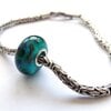 Handgemaakte turquoise Pandora-stijl bedel van lampwork glas met sterling zilveren kern