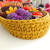 Rond gehaakt herfstmandje met pompoenen & bladeren | Herfstdecoratie