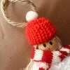Rood kerstmeisje – handgemaakte kerstdecoratie