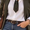 Stropdas ketting Tie necklace Stropdas met ketting en broche bruin met strik