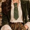 Unieke handgemaakte stropdasketting groen met vlieg | Statement tie necklace | Upcycled tie jewelry