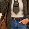 Unieke handgemaakte stropdasketting groen met vlieg | Statement tie necklace | Upcycled tie jewelry