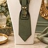 Unieke handgemaakte stropdasketting groen met vlieg | Statement tie necklace | Upcycled tie jewelry