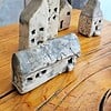 Unieke set van 5 handgemaakte keramische huisjes