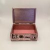 Vintage sieradendoos met oude advertenties