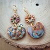 Ancient Treasures & Bohemian Soul, artistieke oorbellen met keramische hangers