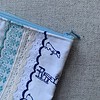 Blauw toilettasje / etui van vintage kant en band