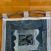 Denim patchwork wandkleed met linosnede walvis