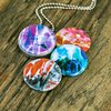 Foto medaillon ketting met 4 verschillende verwisselbare voorkanten met close up foto`s van glas in verschillende tinten,