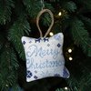 Handgemaakte kersthanger 8 cm – Delftsblauw borduurwerk en kerststof 1