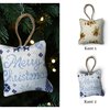 Handgemaakte kersthanger 8 cm – Delftsblauw borduurwerk en kerststof 1