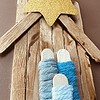 Handgemaakte kersthanger kerststal met Maria, Jezus en Jozef – kerstdecoratie goud