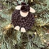 Handgemaakte kersthanger schaapje van zwarte wol – kerstdecoratie