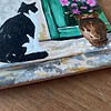 Handgeschilderd tegeltje – De kat bij de deur | 10 × 10 cm