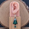 Kerstnostalgie & Gouden lichtjes, emaille kerstboom oorbellen met groene agaat