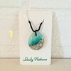 Kies 1 van de vijf glazen hangers. Oceaan - zee hanger ketting: handgemaakt aqua blauw /creme wit glazen sieraad, op zee geïnspireerd.