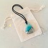 Kies 1 van de vijf glazen hangers. Oceaan - zee hanger ketting: handgemaakt aqua blauw /creme wit glazen sieraad, op zee geïnspireerd.