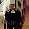 Midnight Fringe Bag – handgemaakte gehaakte handtas met franjes zwart