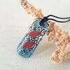 Oceaan - zee hanger ketting: handgemaakt aqua blauw glazen sieraad met twee visjes in het glas, op zee geïnspireerd betekenisvol cadeau