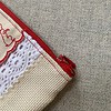 Rood toilettasje / etui van vintage band en kant