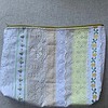 Toilettasje / etui gemaakt van vintage kant en band