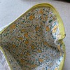 Toilettasje / etui gemaakt van vintage kant en band