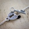 Vrijheid & Oceanic Boho, statement ketting en oorbellen met zeeschildpadden