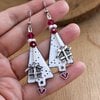 Witte Kerst & Cadeautjes uitpakken, emaille kerstboom oorbellen met Swarovski