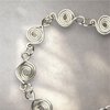 Zilveren armband met zwanenmotief en spiraalvormige schakels