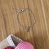 Zilverkleurig armbandje met kleine hanger