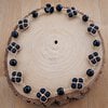 Zwarte Elegantie & Gouden Bloemen, handgeweven ketting met lavasteen en obsidiaan