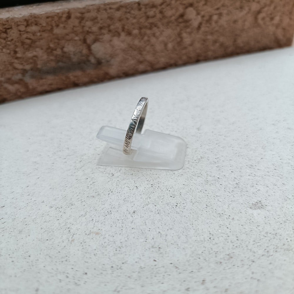 Zilveren ring met stoere structuur - 76189.jpeg Zilveren ring met stoere structuur