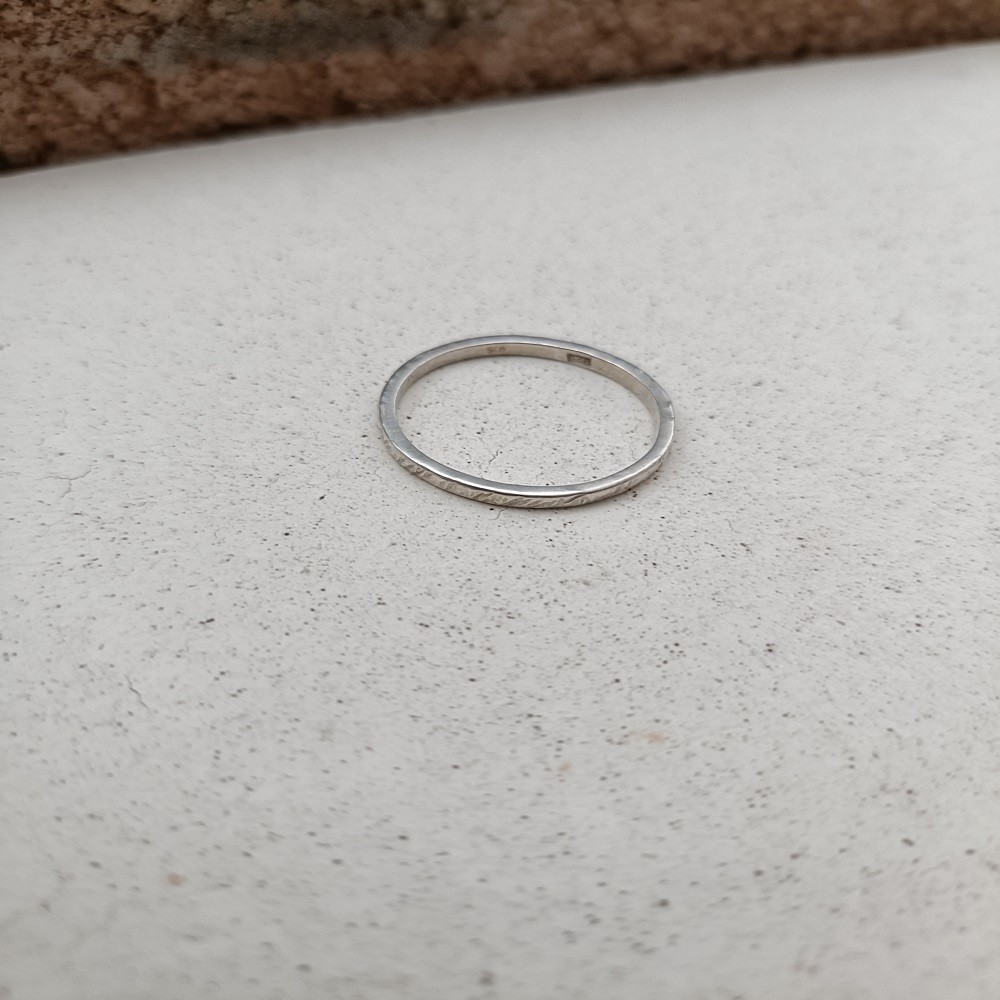 Zilveren ring met stoere structuur - 76190.jpeg Zilveren ring met stoere structuur