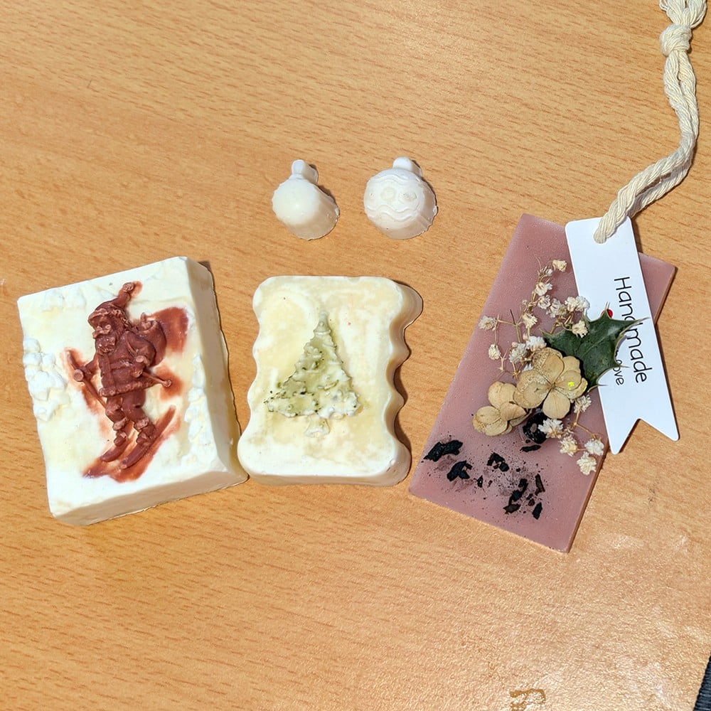 Winter Glow Giftbox – Handgemaakte Winterzeep & Amber Geurhanger me… - 109298 Kerst Giftbox Winter Glow – Handgemaakte Winterzeep & Amber Geurhanger