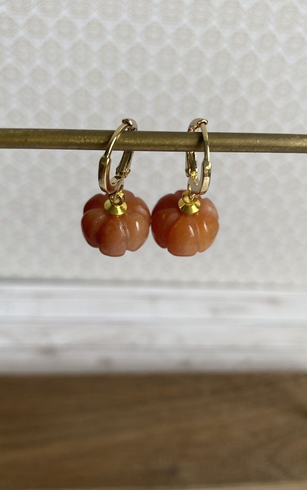 Vergulde oorbellen met pompoentjes van carneool - 96176 Vergulde oorbellen met pompoentjes van carneool