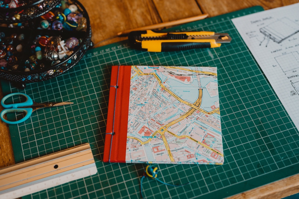 Bind je eigen notebook met de Japanse steek - 67720.jpeg Bind je eigen notebook met de Japanse steek