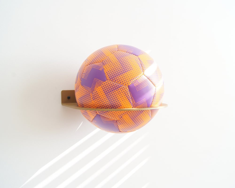 STERKSTAEL Ball Goud ø 20cm - industriële balhouder muur - wandbevestiging - kleur goud - poedercoating - staal