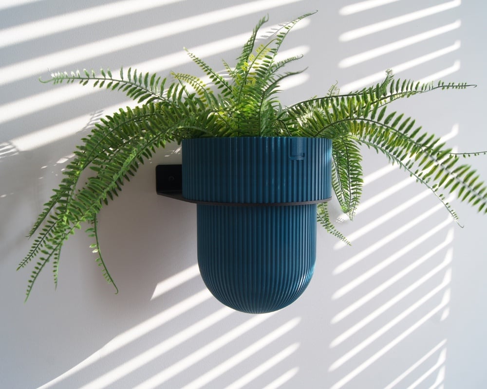 STERKSTAEL Flora S Eco Pot Petrol Green - bloempothouder - kleur houder zwart - kleur pot donkergroen - inclusief bloempot ø12cm - poedercoating - staal