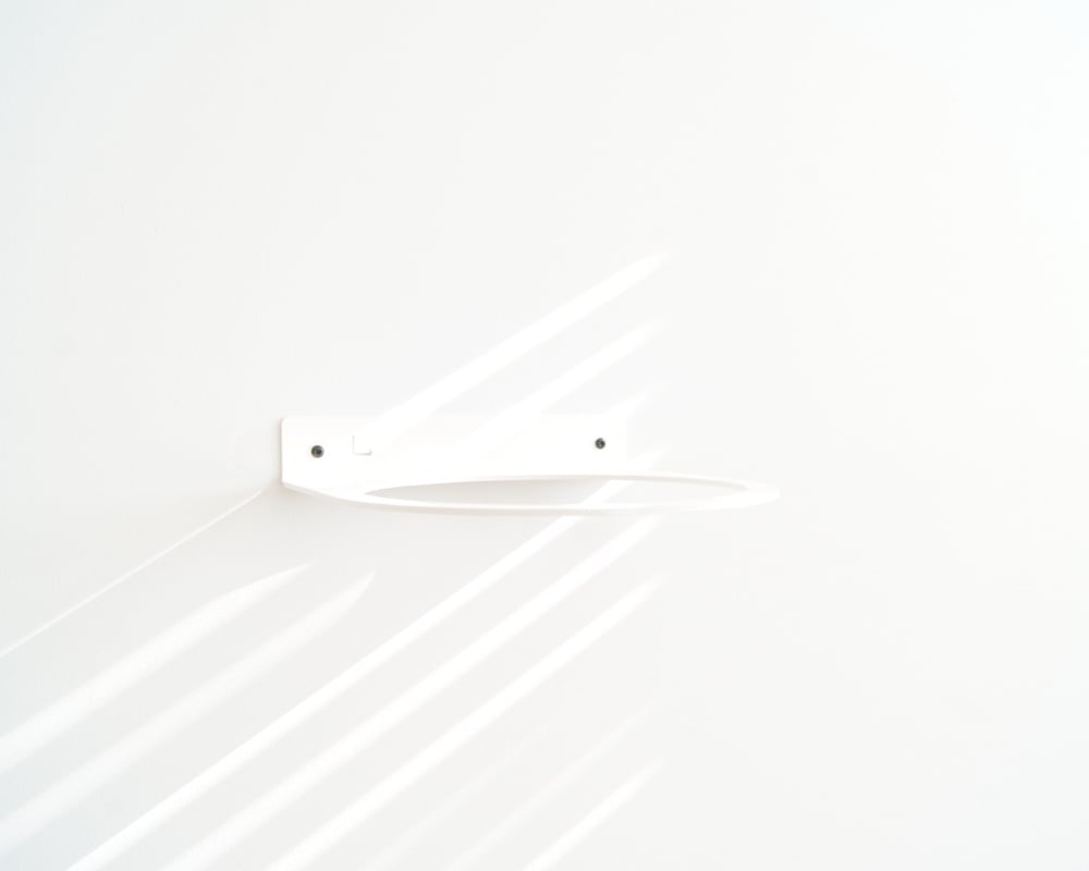 STERKSTAEL Ball Blanc ø 20cm - industriële balhouder muur - wandbevestiging - kleur wit - poedercoating - staalbalhouder, bal houder, bal aan de muur, muurbeugel bal, balring, ring houder, balkenrek, ballen rek, balrek, bal rek