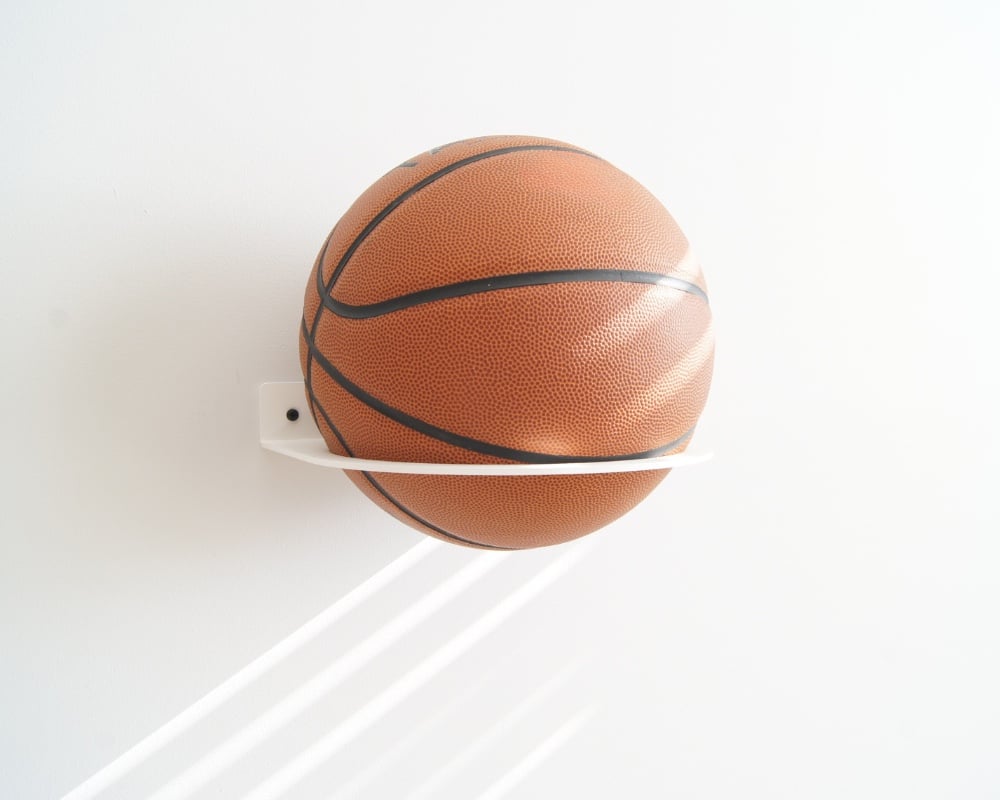 STERKSTAEL Ball Blanc ø 20cm - industriële balhouder muur - wandbevestiging - kleur wit - poedercoating - staalbalhouder, bal houder, bal aan de muur, muurbeugel bal, balring, ring houder, balkenrek, ballen rek, balrek, bal rek