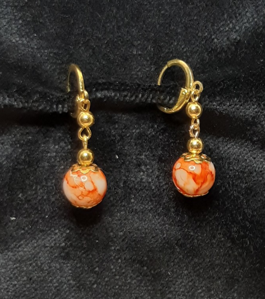 Marmerige Glans: handgemaakte oorbellen met glazen kralen