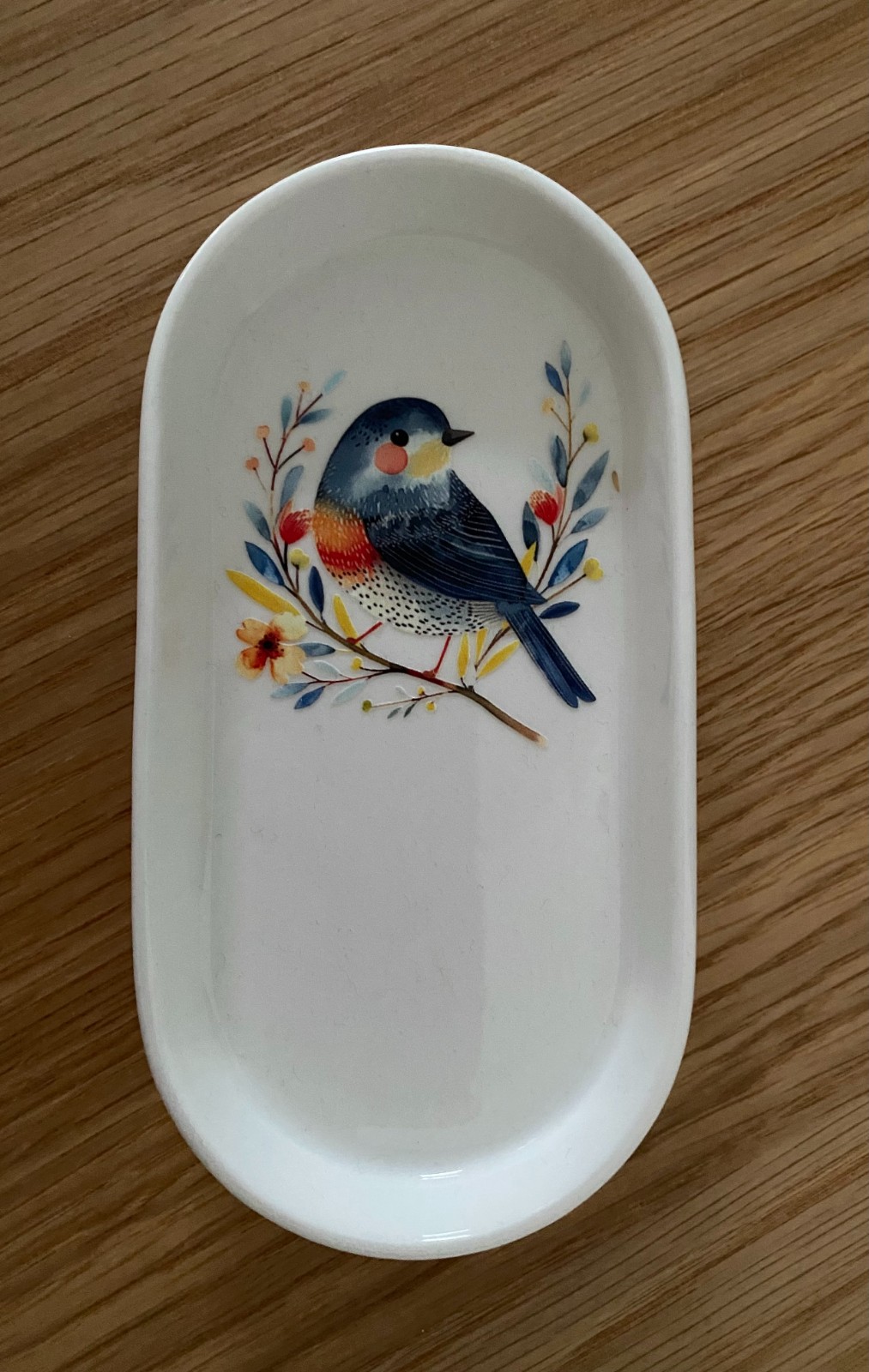 Wit bakje met lief vogeltje