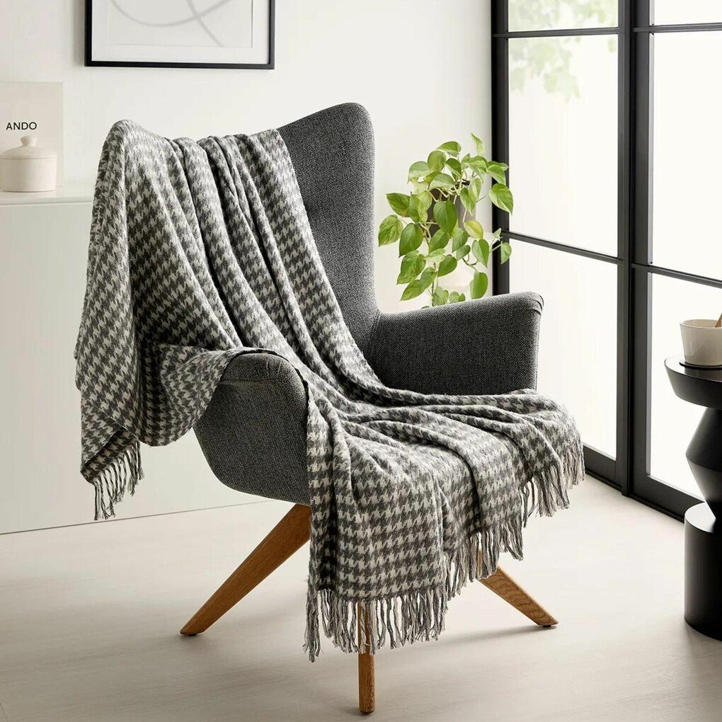 qk9xv-38316662-3865-6138-6136-636334346134-v3-2.jpeg Pied-de-poule plaid - 130x170 cm